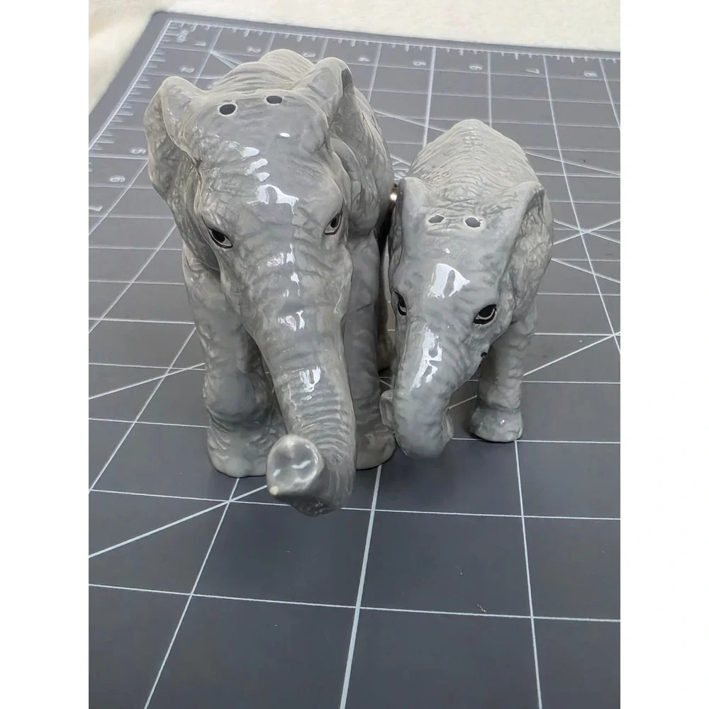 Westland Giftware Elephant Salt and Pepper Shakers Magnetic Ceramic Gray Set